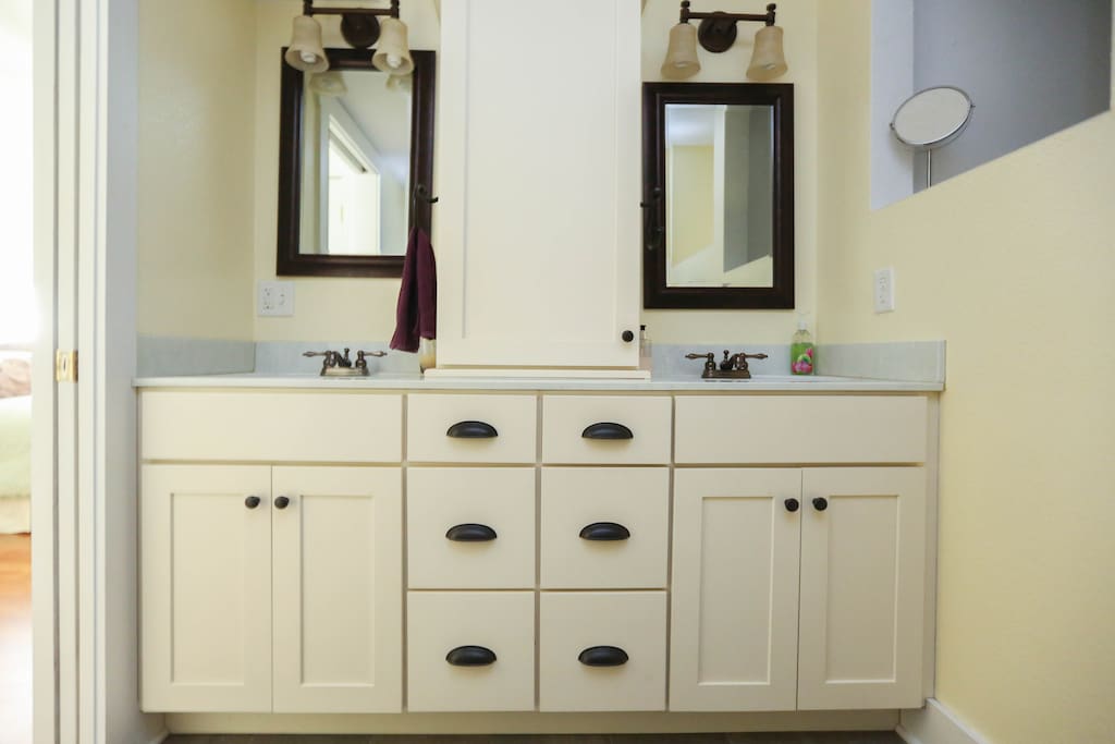 Master Bathroom - double sinks, many toiletries available