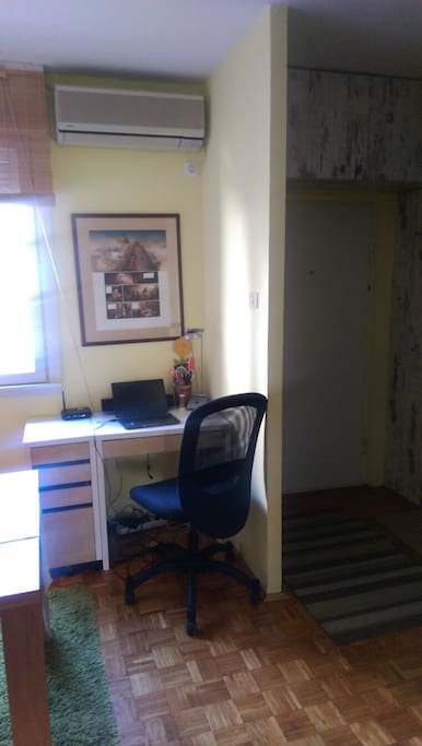 Work desk