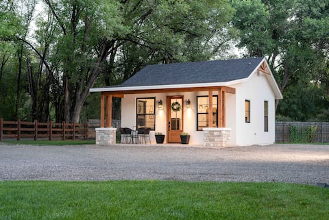 The Cozy Corrales Casita (Little House)