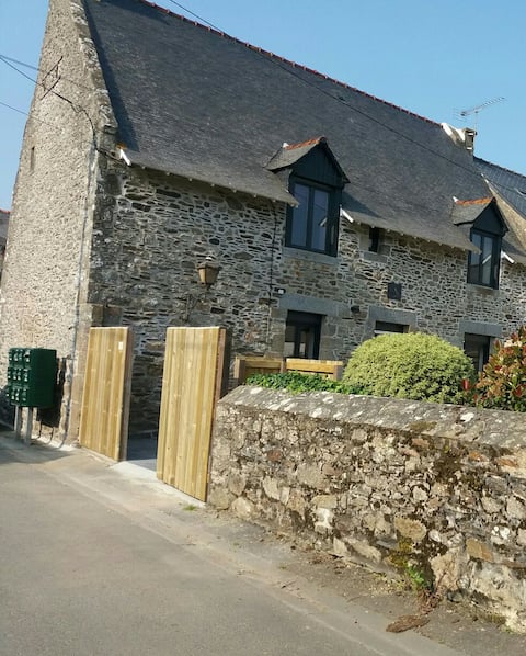 renovated house, quiet garden, south, 10 people, 5 bedrooms