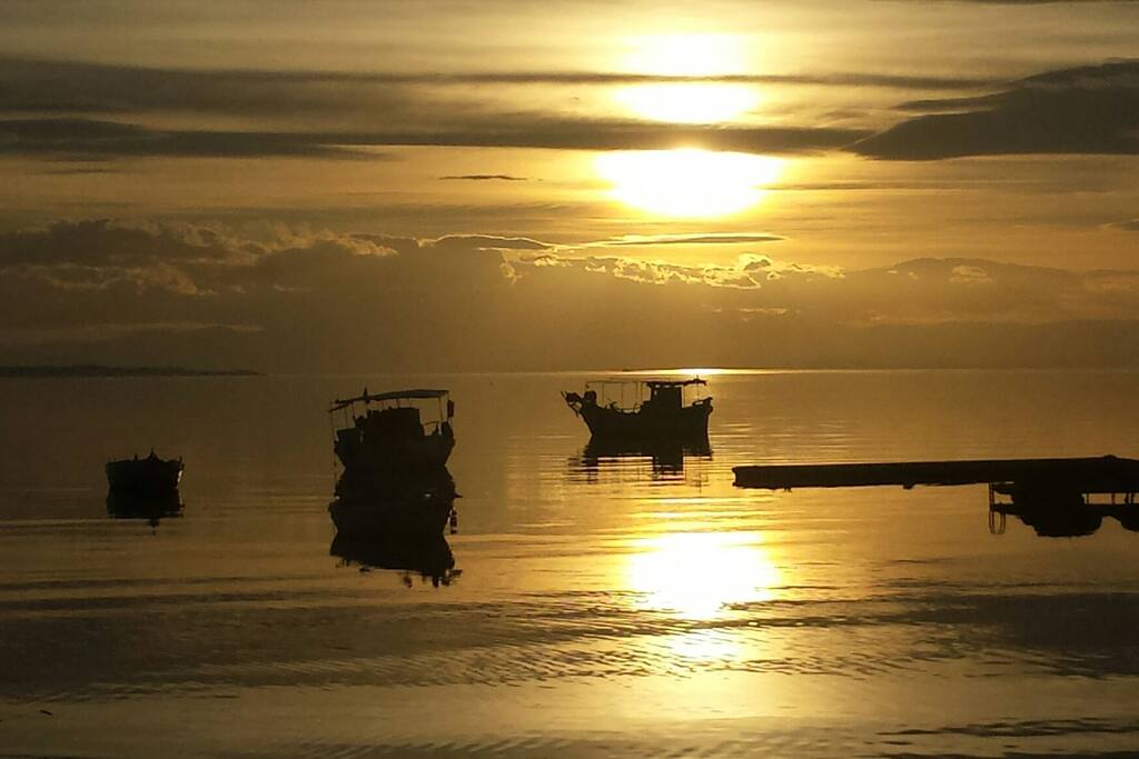 Krini, so nah und doch noch Stadt.
Herrlich verträumt, einmalige Sonnenuntergänge!