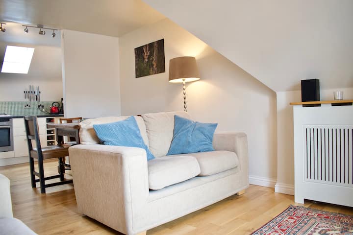 Modern & Charming 2 bed Old Town Apartment - 2 bed - Flats for Rent in  Edinburgh, Scotland, United Kingdom