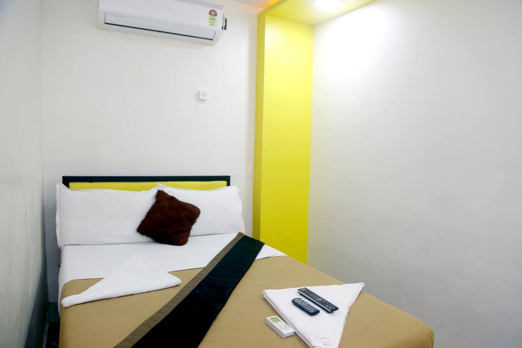 DELUXE ROOM