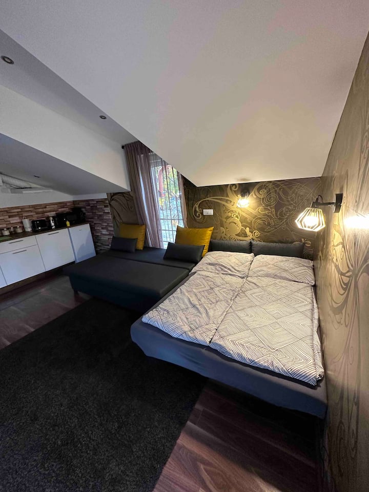 Продолжен кревет за најмногу 4 лица.