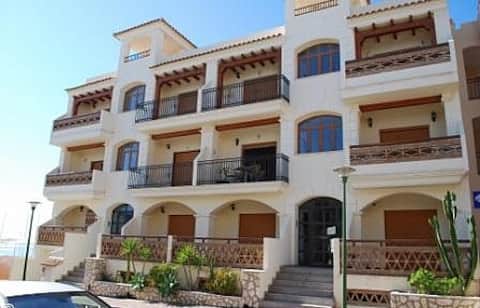Propiedad de Airbnb exitosa: Apt with rooftop pool & sea views en Cuevas Del Almanzora