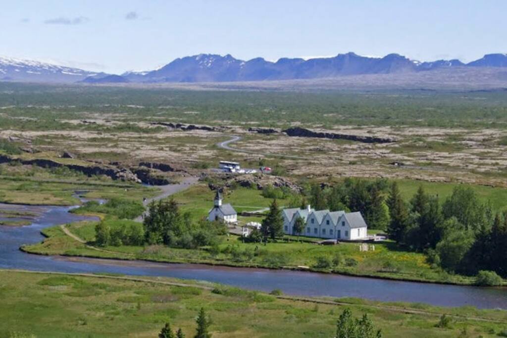 Þingvellir 1 hour away
