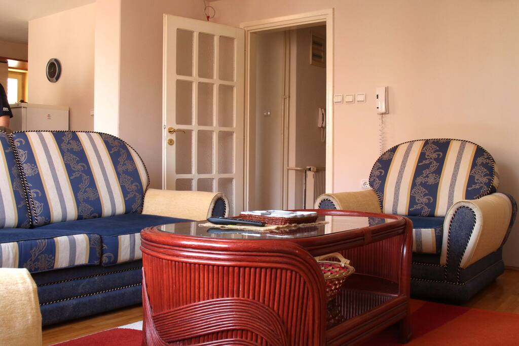Sitting room, space for everyone to be together