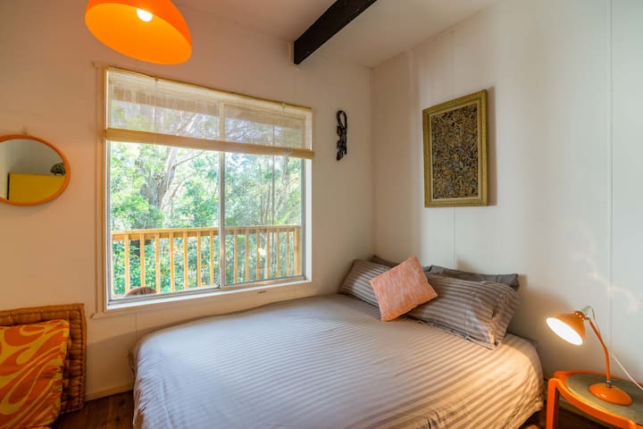 较小的双人卧室 