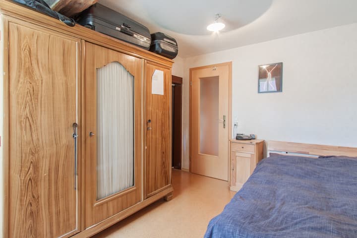 Schlafzimmer 1