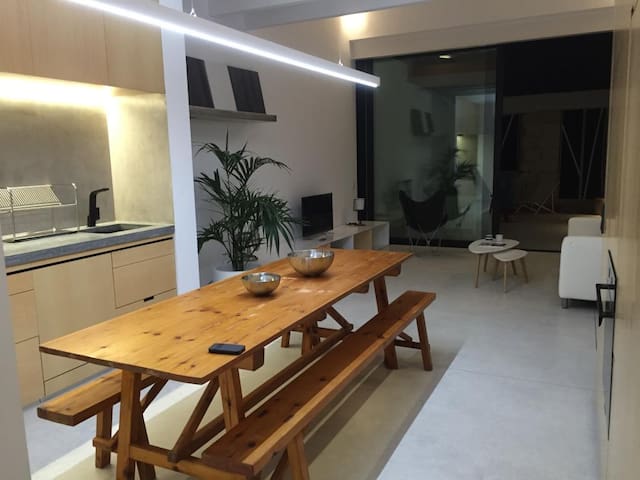 Renovated house in city center with swimmingpool