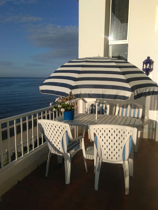 Terraza para disfrutar de velada al lado del mar.