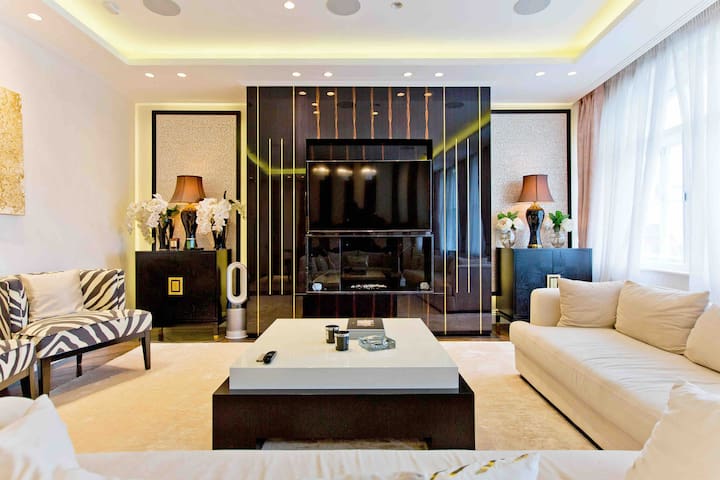 Luxury 3 Bed 3 Bath Knightsbridge opposite Harrods gallery image 5