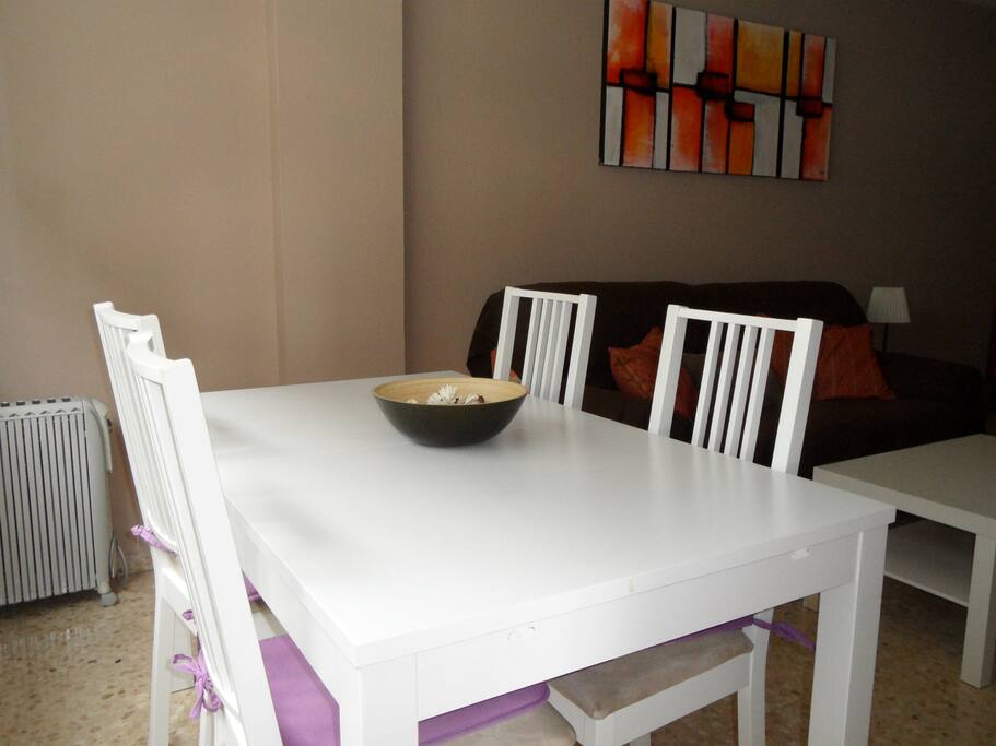 Mesa para mas de seis comensales.