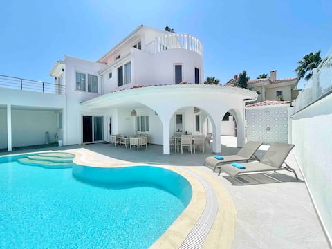 Luxury villa near airport, Land of Legends, beach