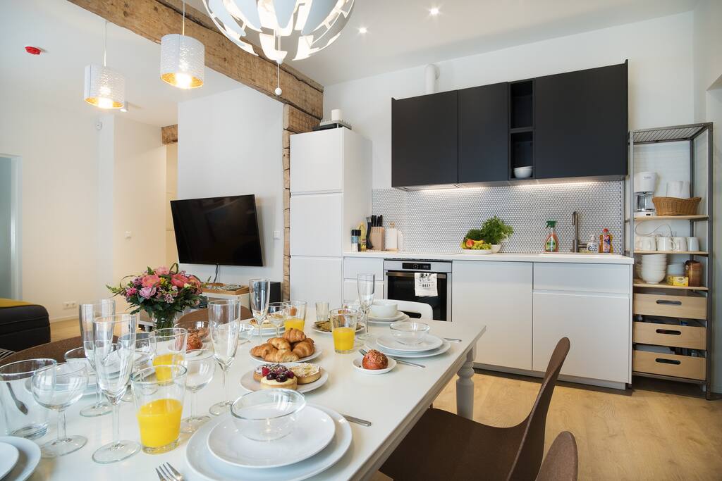 Livingrooms kitchen , "flexible" table fits 6-12 persons