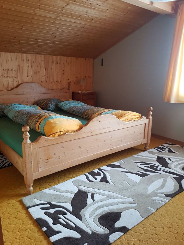 Schlafzimmer 1.OG links