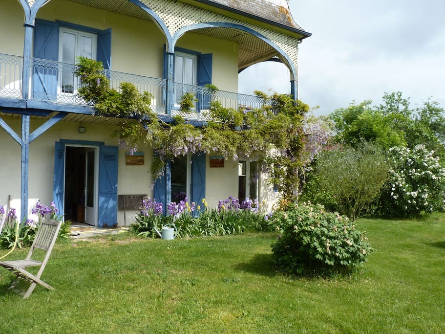 un grand jardin pour se détendre