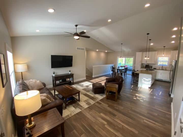 Relaxing Retreat-quiet 5 Star Property - South Bend, IN