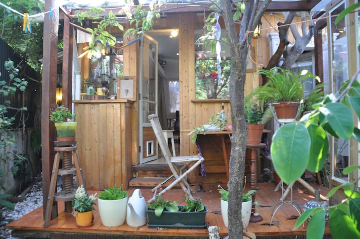 Almada Comfy Cabin with Garden