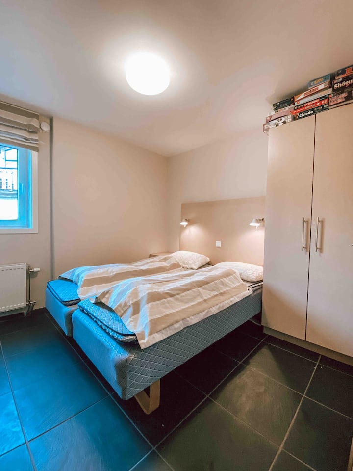 卧室3 -双人床和旅行床位。 