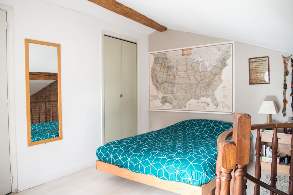 Chambre située au deuxième étage du duplex