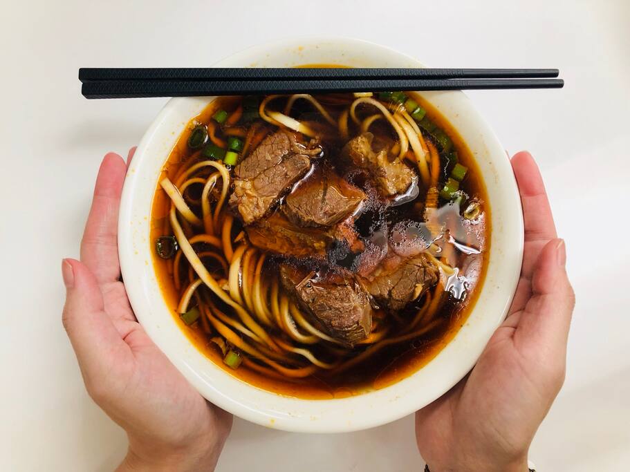 我敢说 老台北人一说起牛肉面 必定说起桃源街牛肉面 台北旅游攻略 尽在airbnb爱彼迎 我敢说 老台北人一说起牛肉面 必定说起桃源街牛肉面 台北旅游攻略 尽在airbnb爱彼迎