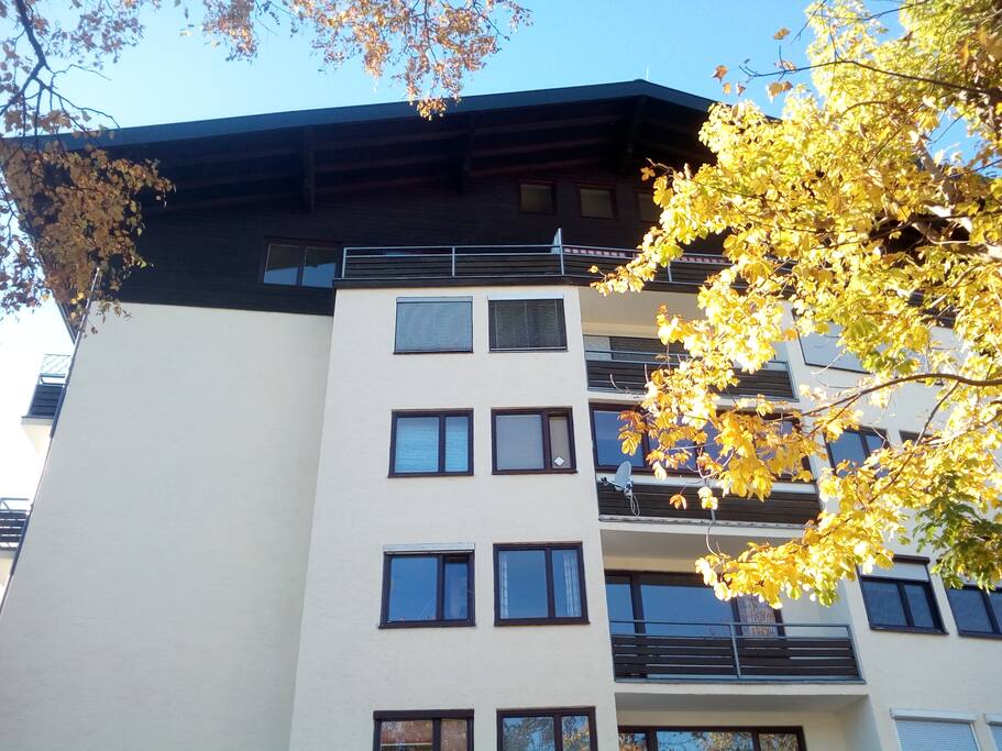 Top floor apartment facing the Lake