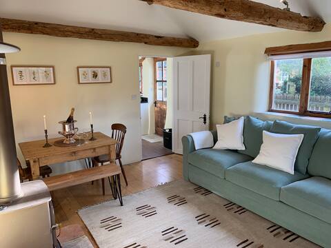 Top Airbnb: Green Dragon Cottage in South Norfolk