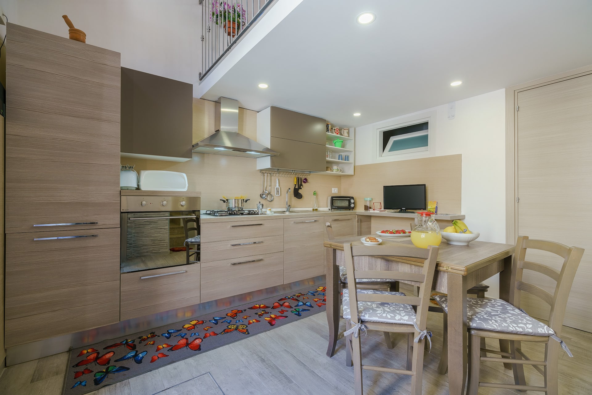 Casa Terra Mare is 30 meters from the Falcone airport.