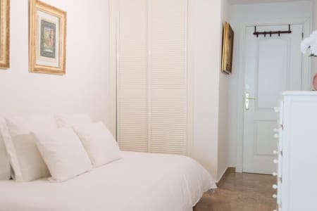 Single room close to Puerto Banus (Only Women)