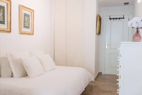 Single room close to Puerto Banus (Only Women)