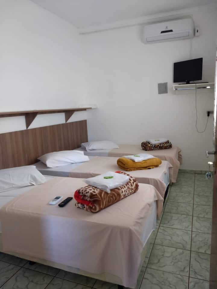 Soba s 3 kreveta za jednu osobu ili 1 parom ovisi o gostu