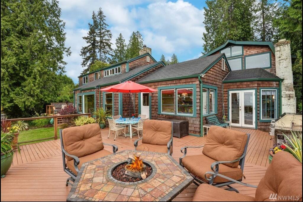 Back porch with gas fire pit