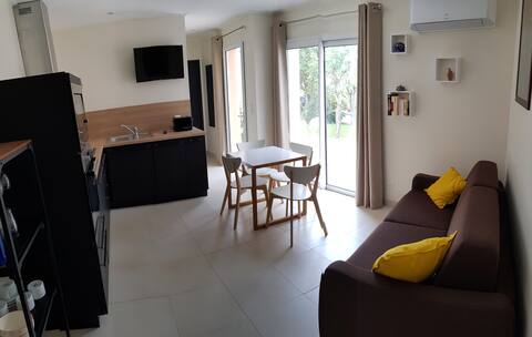 Propriété Airbnb réussie: St Clair, luxurious 2-room ground floor apartment with pool à Sète