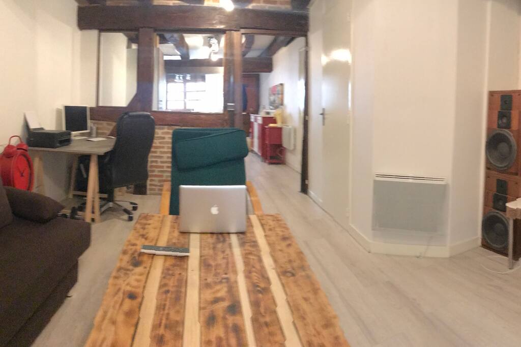 Séjour avec coin bureau