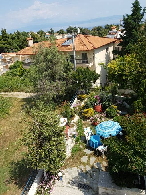 Garden (sea view)