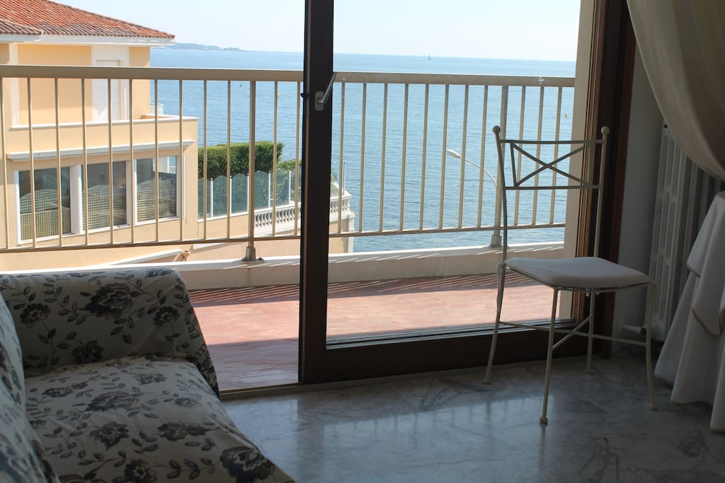 Vista dalla camera salotto. Vue depuis la chambre-boudoir