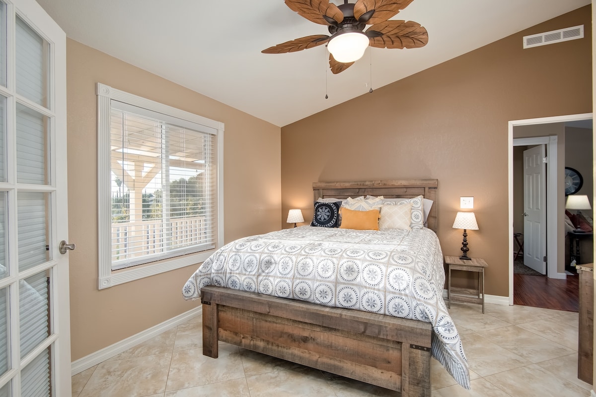  стая № 2 с двойни френски врати с красива гледка 