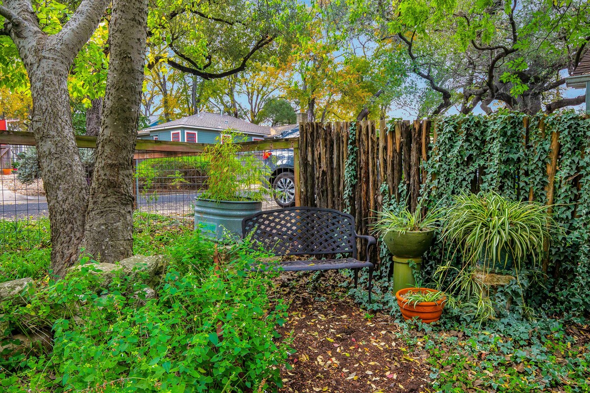 Chill in Cherrywood Close to UT, Downtown