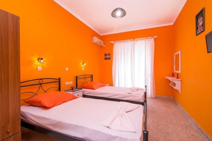 George room ( no 5) Faliraki center