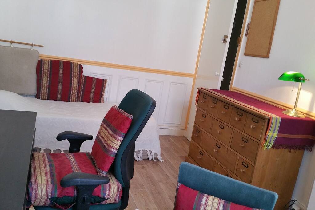LIT 90 + BUREAU + COMMODE EN PIN