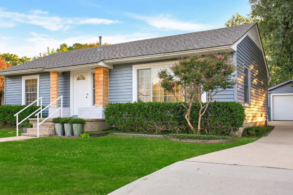 The Blue Bungalow Welcomes You!