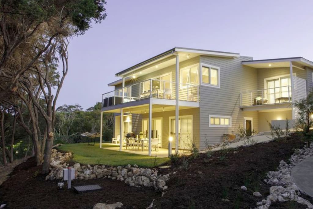 Cliff Beach House Yallingup Houses for Rent in Yallingup, Western