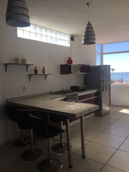 Cocineta con barra, vista al mar