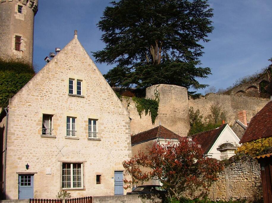 La façade de la maison sur la rue Branicki