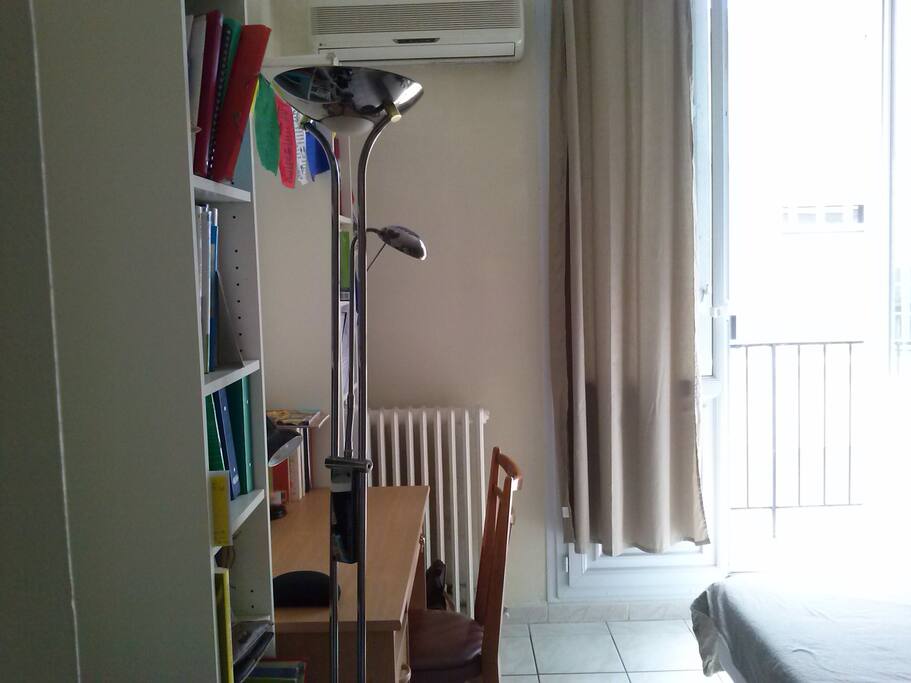 Espace bureau dans la chambre (1)