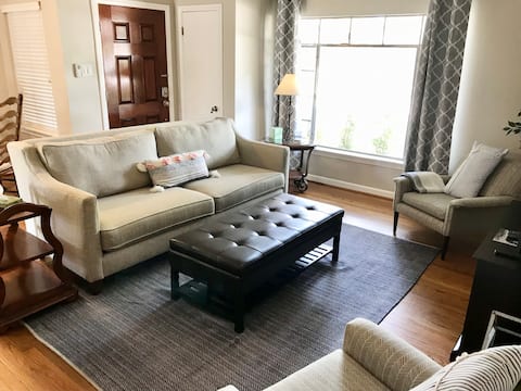 Successful Airbnb property: ★15min→Downtown ★ Patio - Backyard ★ Garage ★W/D in Central Northwest