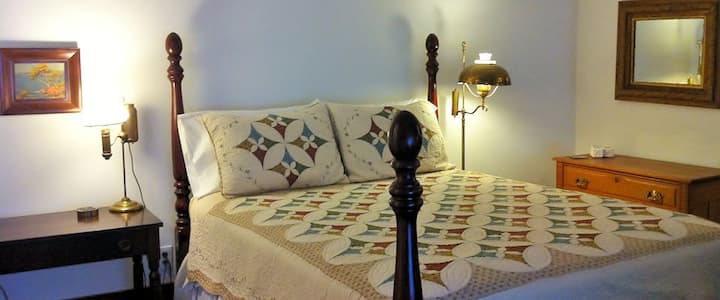 Edna'a Room Queen Bed
