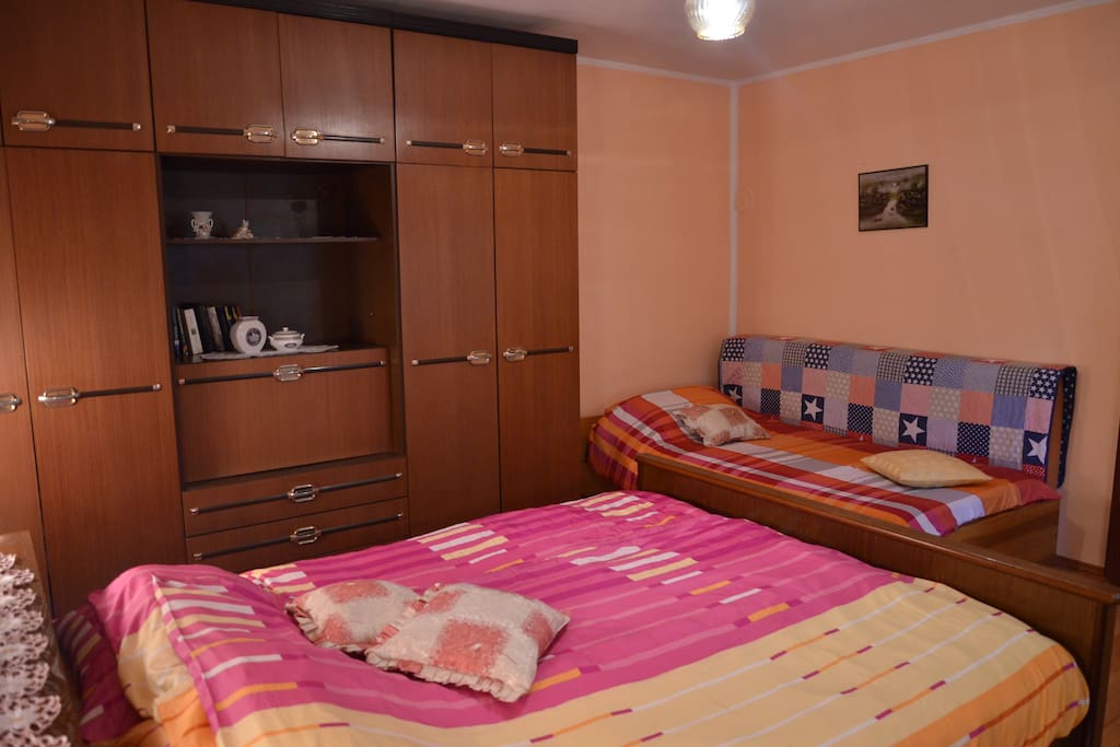 King size bed and single bed