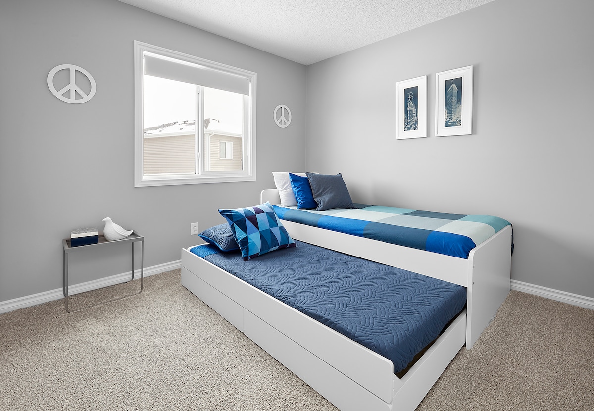 สามารถผลักเตียงที่มีขาติดล้อได้เมื่อไม่ได้ใช้งาน